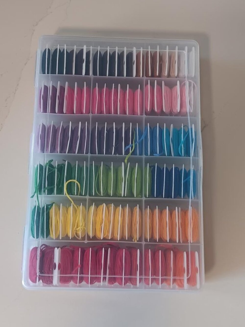 EMBROIDERY THREAD Color Cards With Storage Case‎ 120 Colors